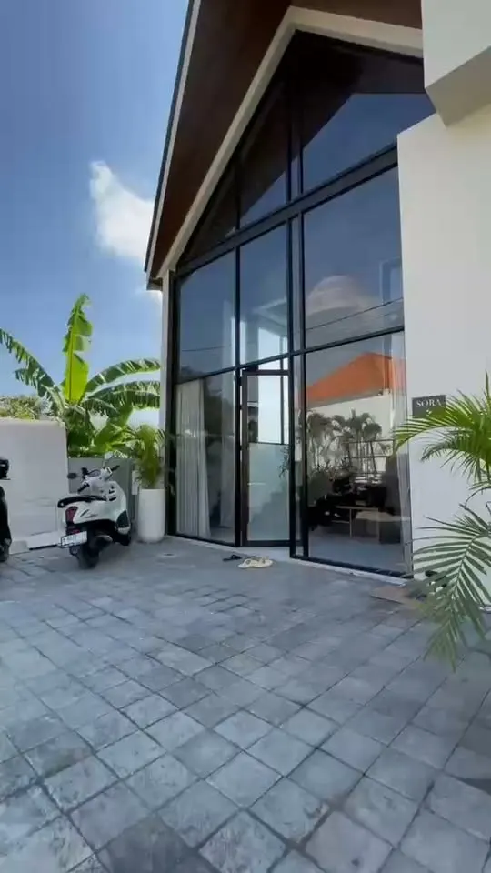 2 bedroom villa with private pool, walking distance to cafes