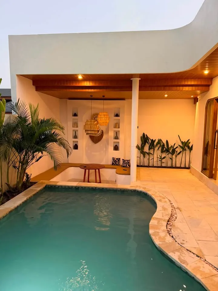 2 bedroom villa with private pool, close to a gym, restaurants, and coffee shops
