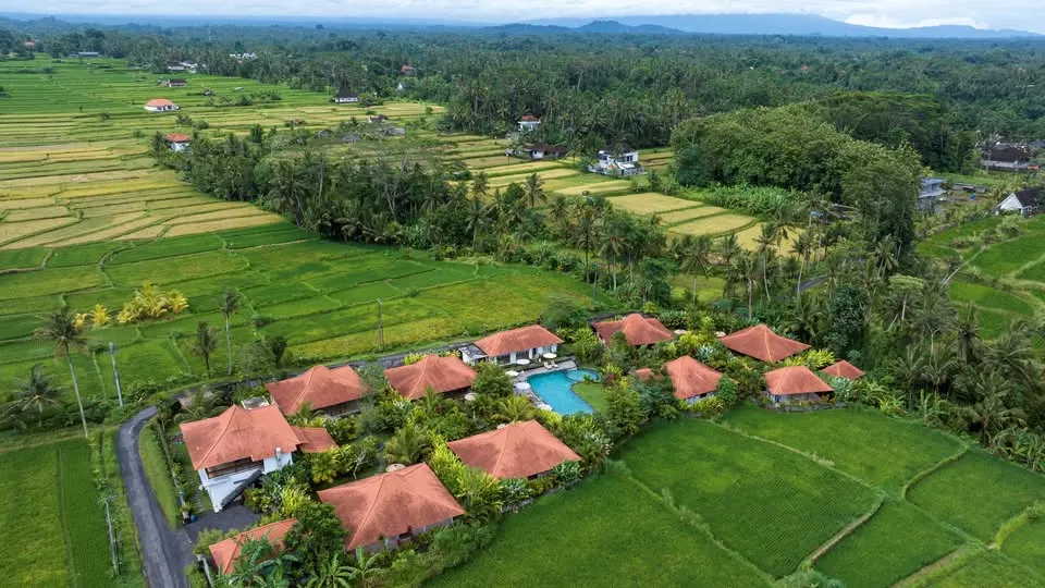 2 bedroom villa with pool access, 5 minutes from Empathy School