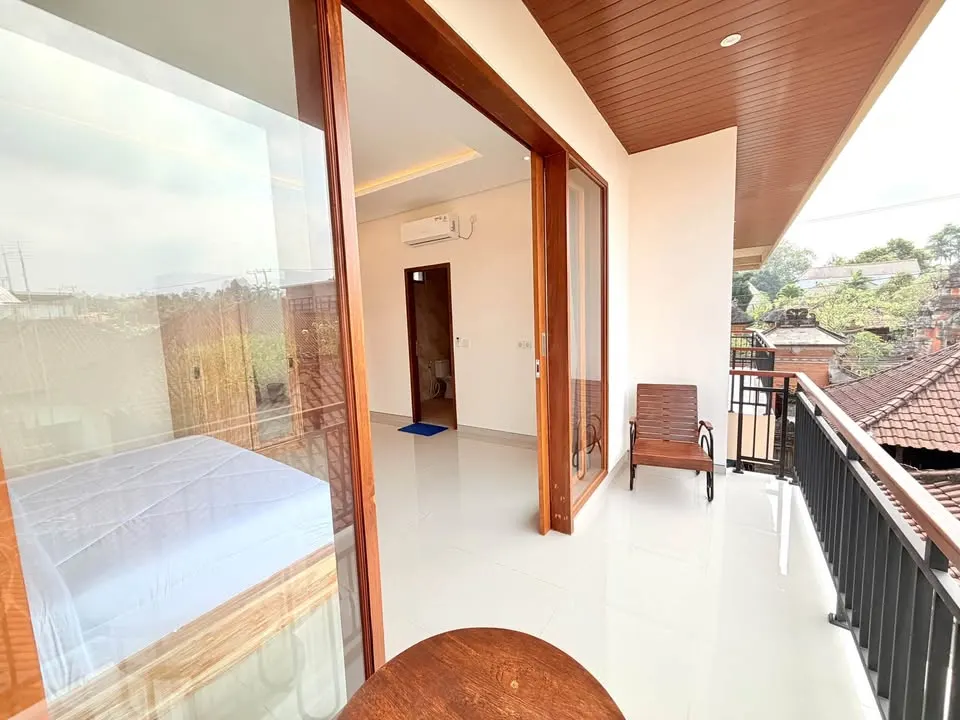 1 bedroom house with shared kitchen