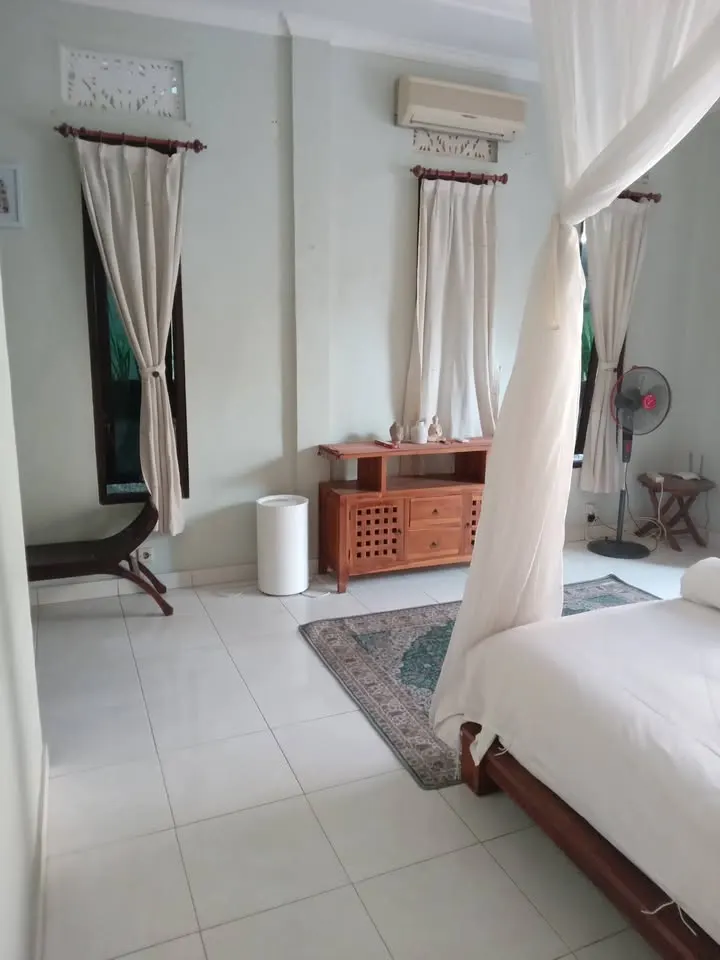 1 bedroom apartment with kitchen and living area