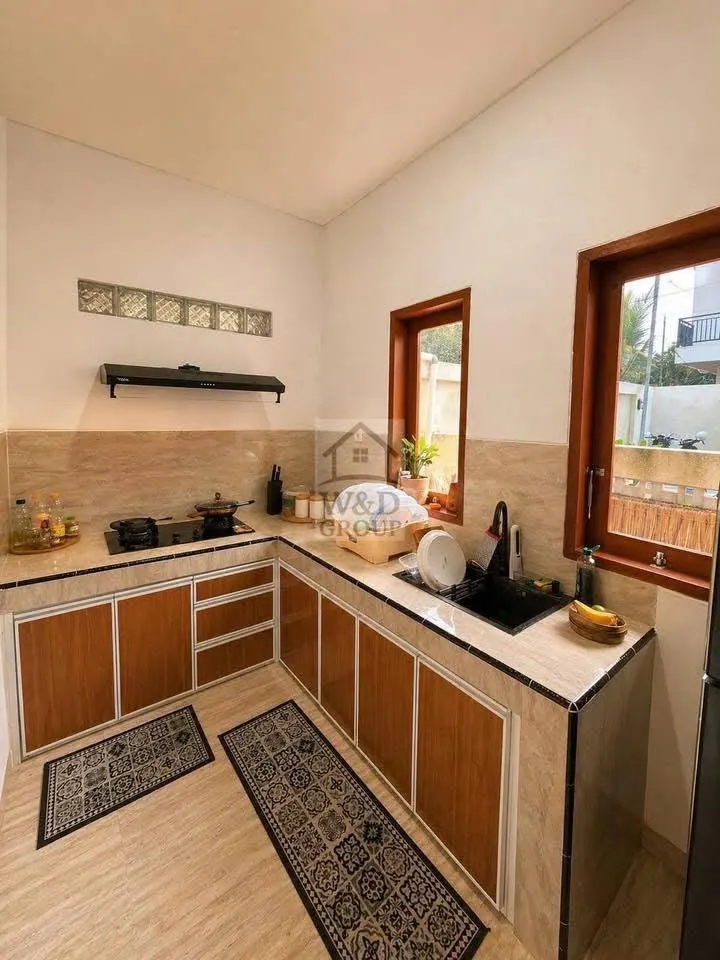 3 bedroom villa with private garden, quiet location close to the center