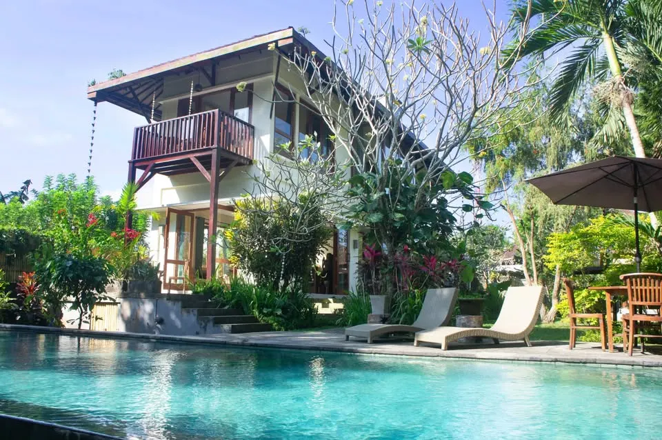 4 bedroom villa with private pool