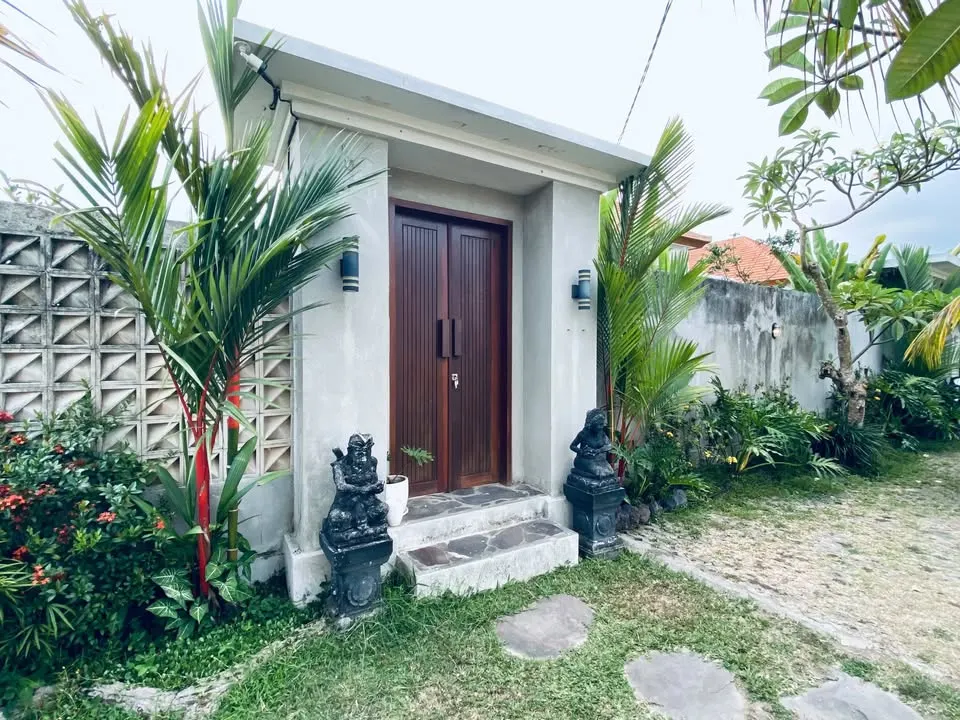 2 bedroom villa with private pool, close to shopping centers