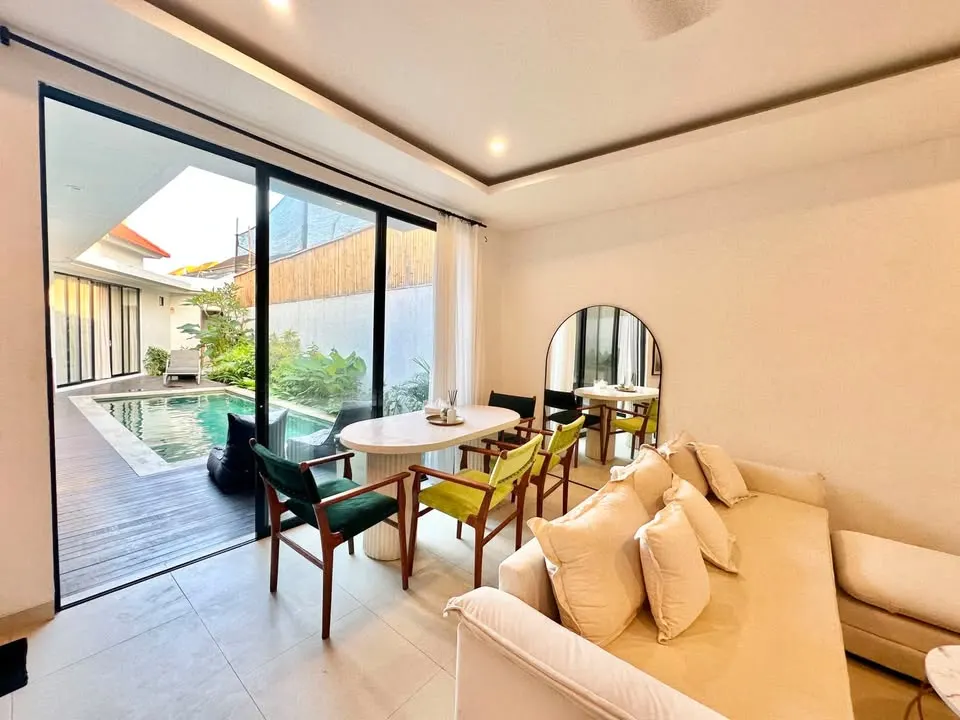 3 bedroom villa with private pool, near cafes and beach