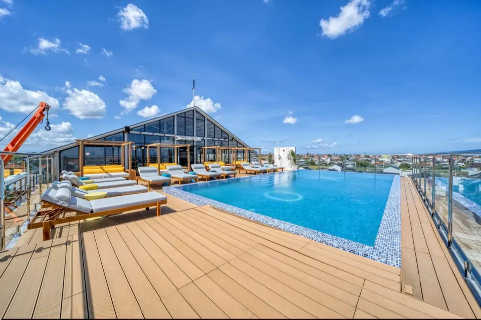 1 bedroom apartment with private pool, close to cafés, restaurants & spas
