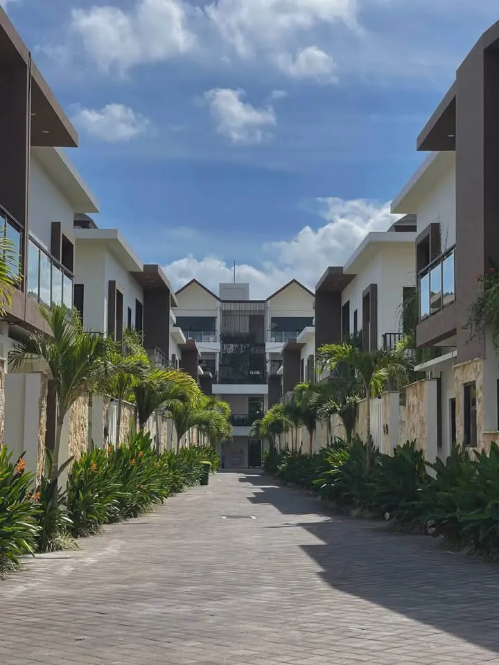 3 bedroom villa with private pool, 5 minutes' walk to the beach