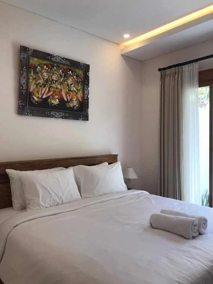 2 bedroom house with swimming pool