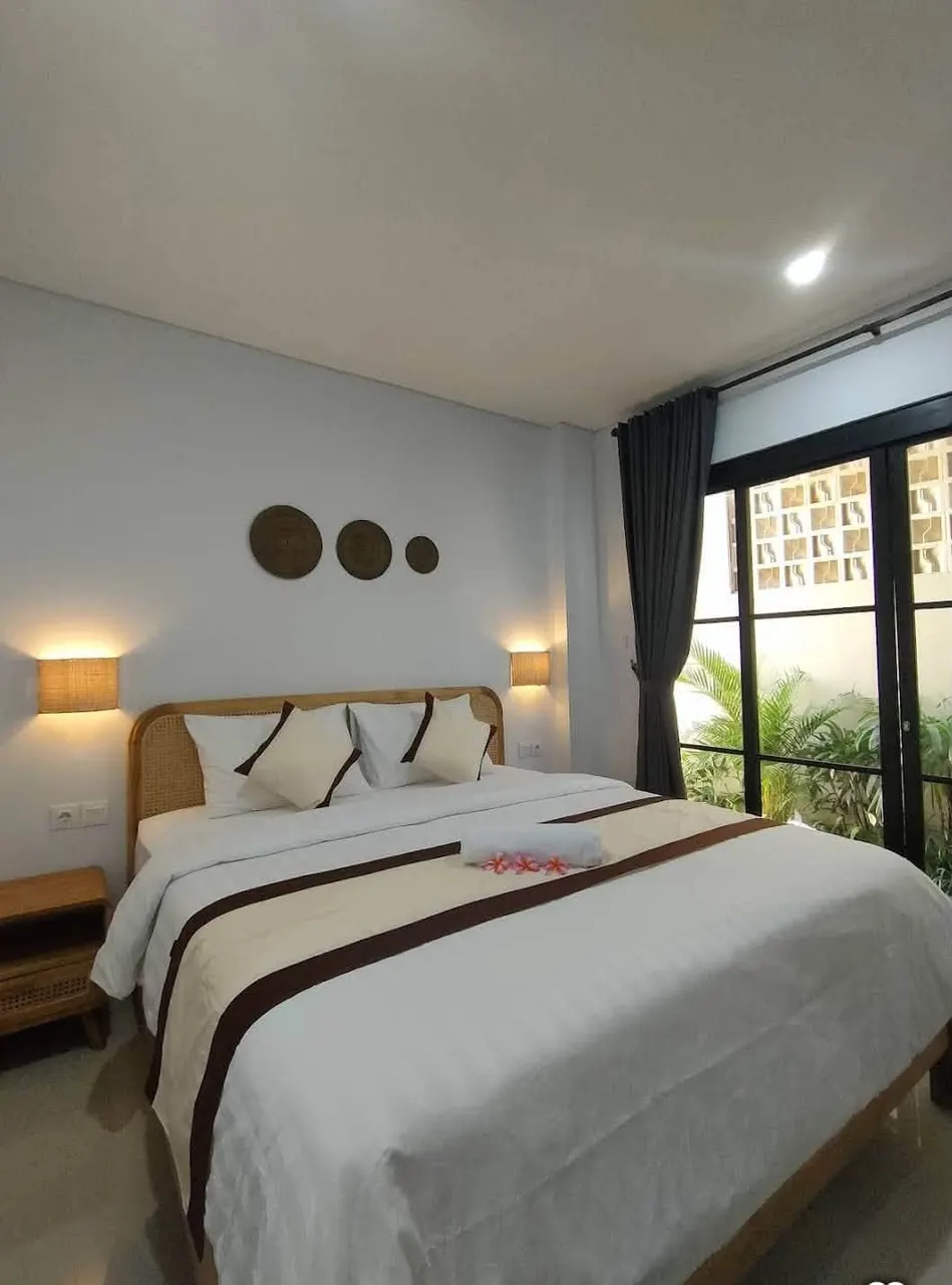 Room in a guesthouse with shared kitchen, public pool