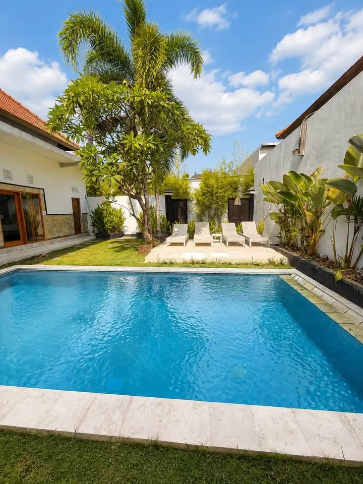 3 bedroom villa with private pool, close to restaurants, cafés and shops