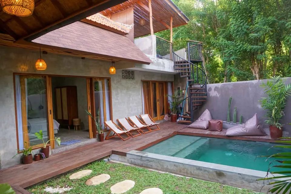 3 bedroom villa with private pool, near beaches, cafés and surf breaks