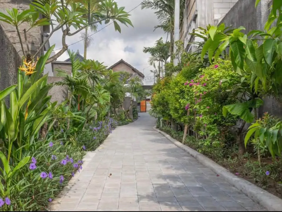1 bedroom villa with private pool, close to cafes, restaurants and beach