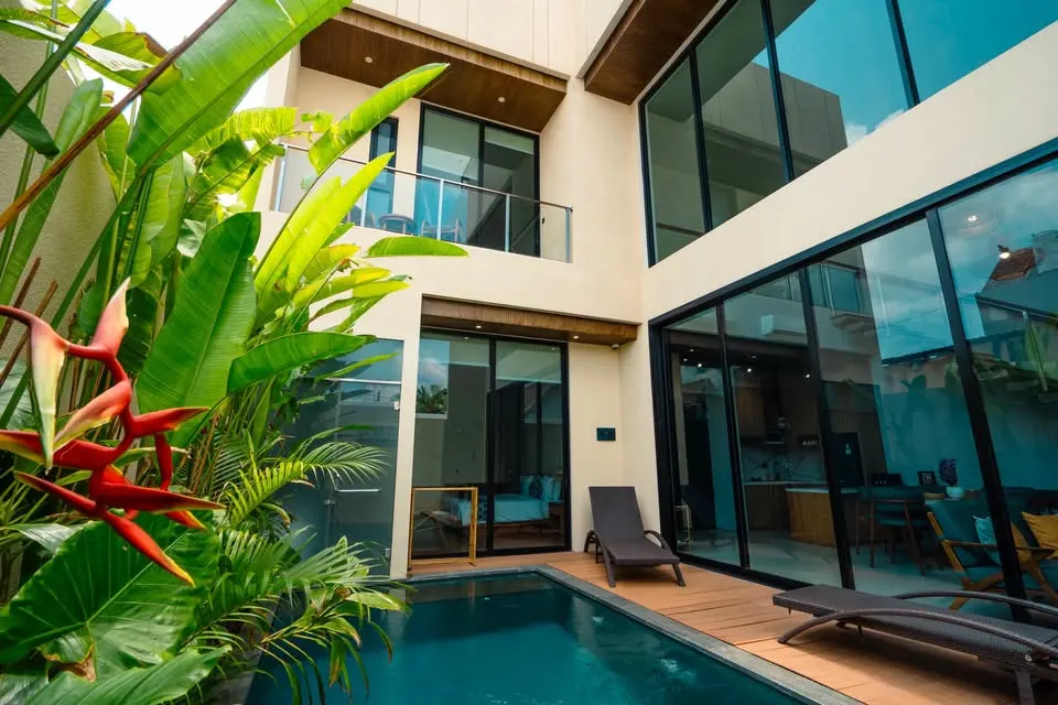 3 bedroom villa with private pool, close to cafes, restaurants and beach