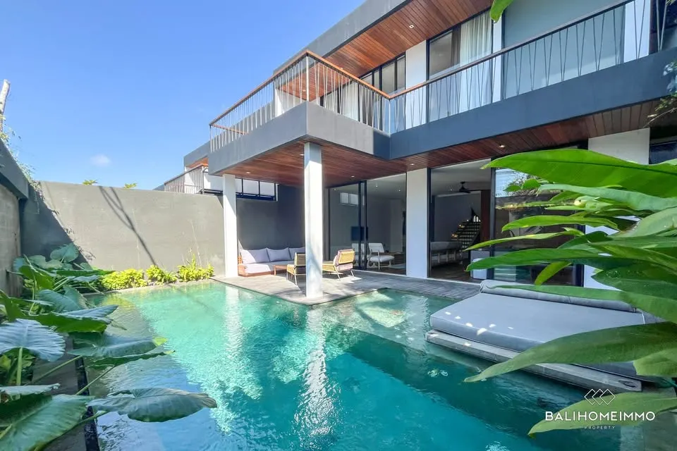 3 bedroom villa with private pool, short drive to the beach