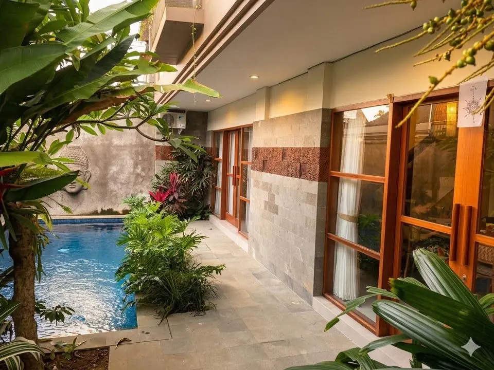 3 bedroom villa with private pool, close to schools and restaurants