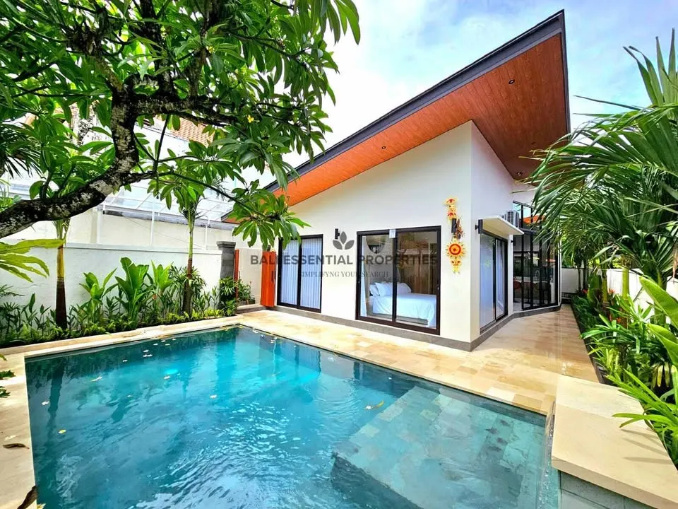 3 bedroom villa with private pool, near beaches and cafés