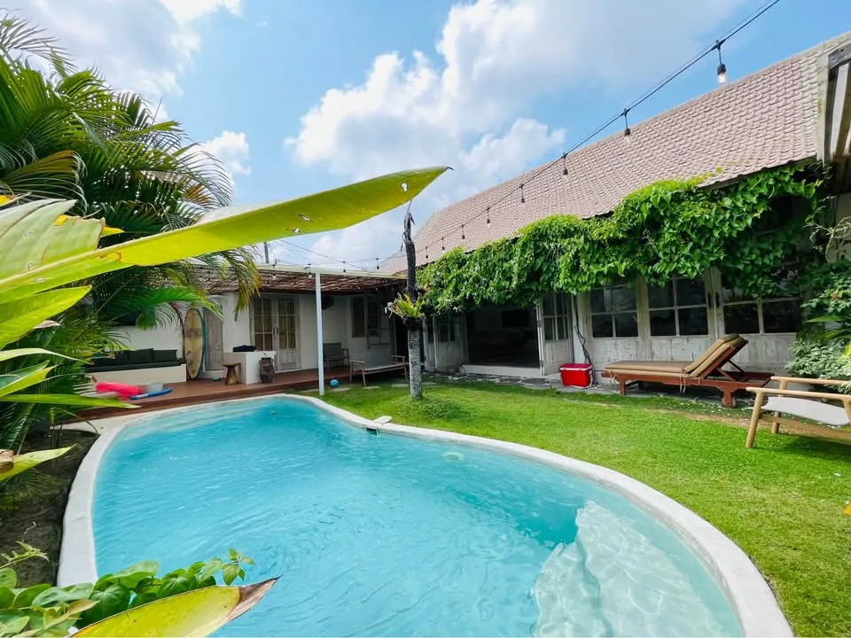 4 bedroom villa with private pool, close to Revolver cafe
