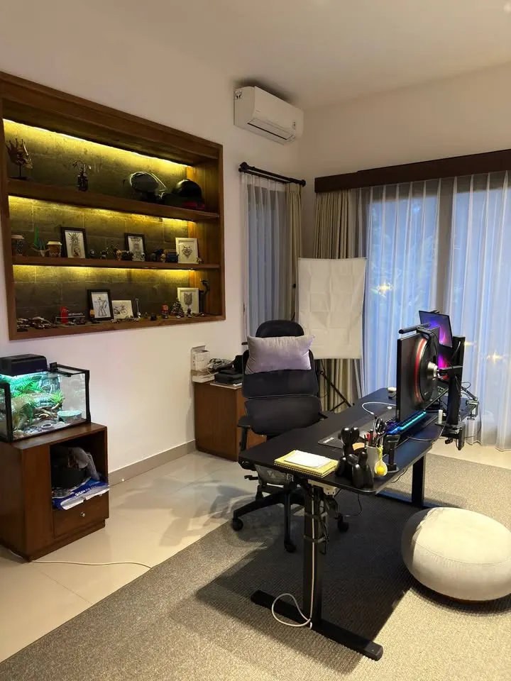2 bedroom house with private balcony