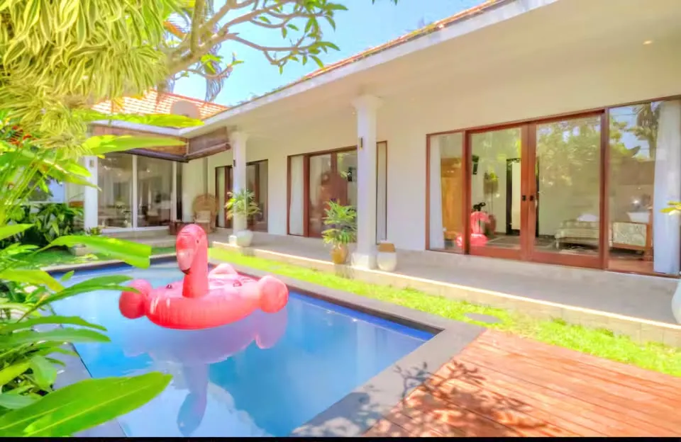 3 bedroom villa in Batu Bolong Canggu with private pool, garden and office