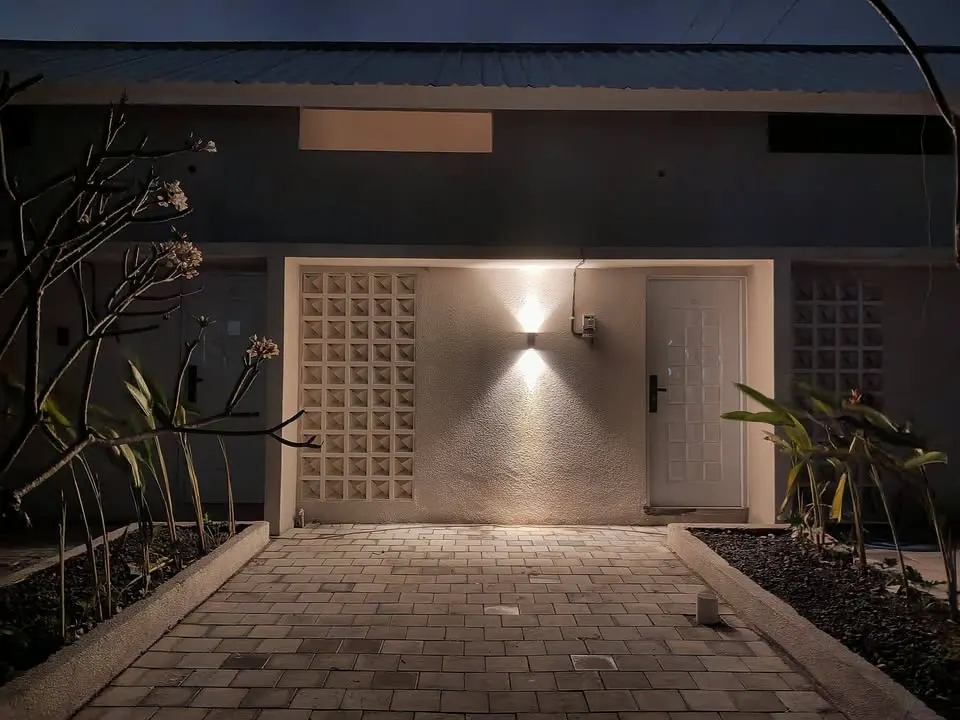 1 bedroom apartment with private car parking, near golf course and beach