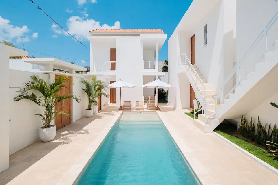 1 bedroom apartment with shared pool, close to cafes, restaurants and beach