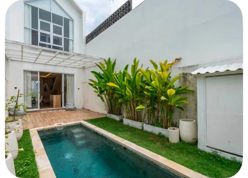 2 bedroom villa with private pool, close to cafes and beach