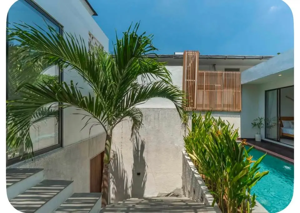 2 bedroom villa with private pool, close to cafes, restaurants, beach and convenience stores