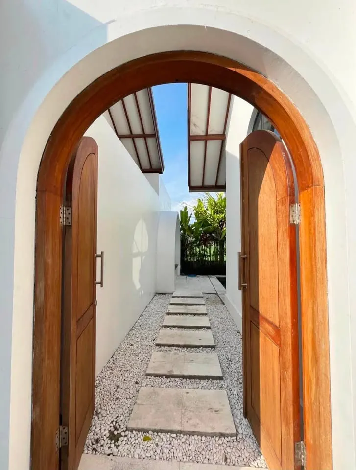 2 bedroom villa with private pool, close to cafes, restaurants, beach and convenience stores