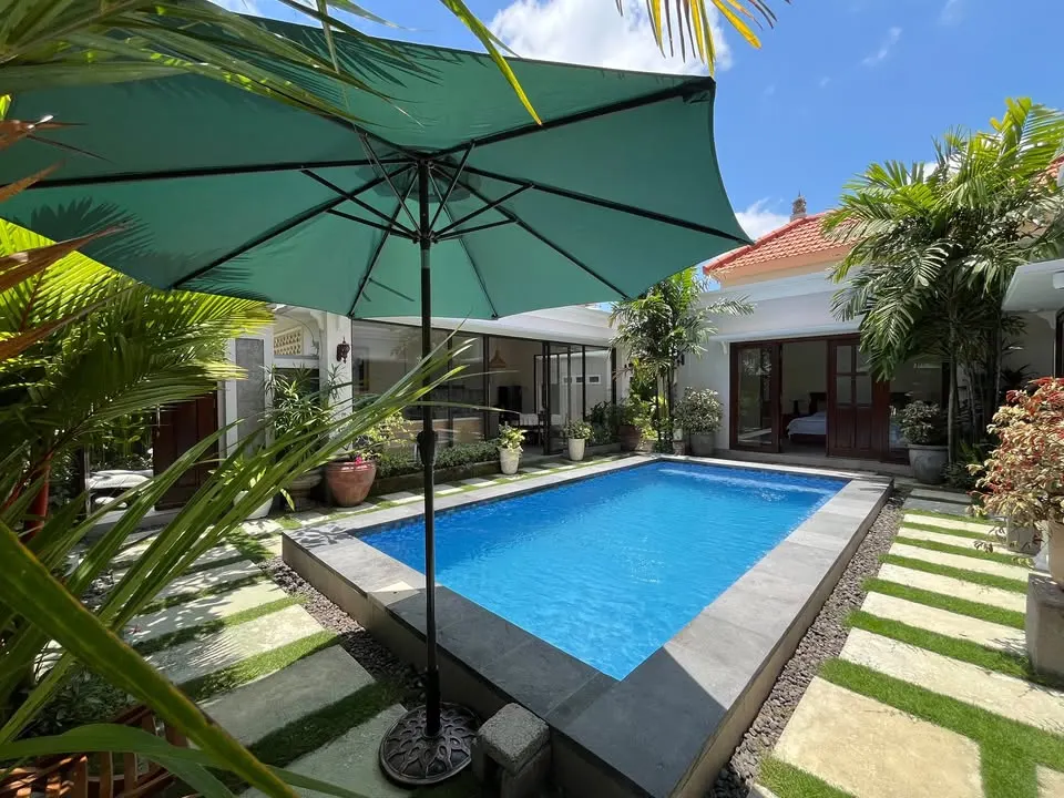 3 bedroom villa with ricefield view, 10 minutes from Canggu beach