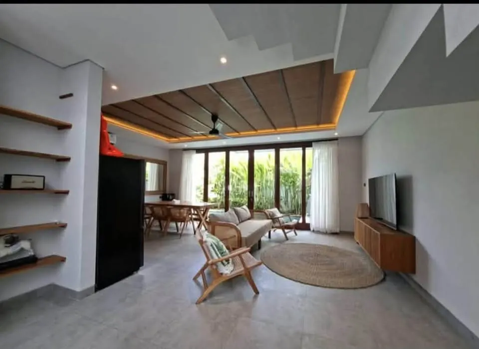 2 bedroom villa with enclosed livingroom and AC