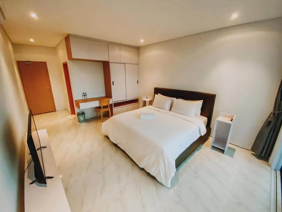 Room in a guesthouse with balcony, shared pool