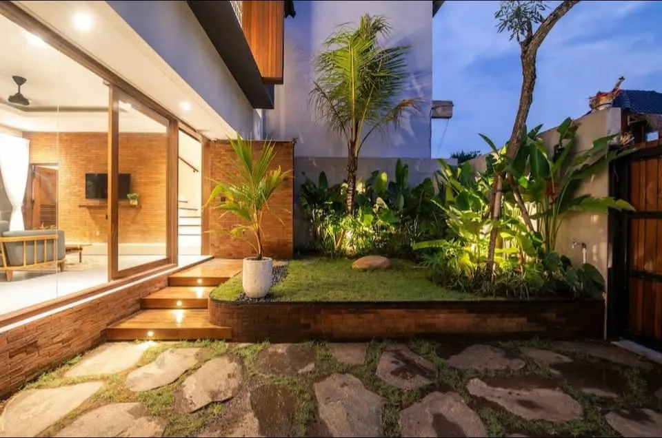 2 bedroom villa with private pool and WiFi, close to shops and beach