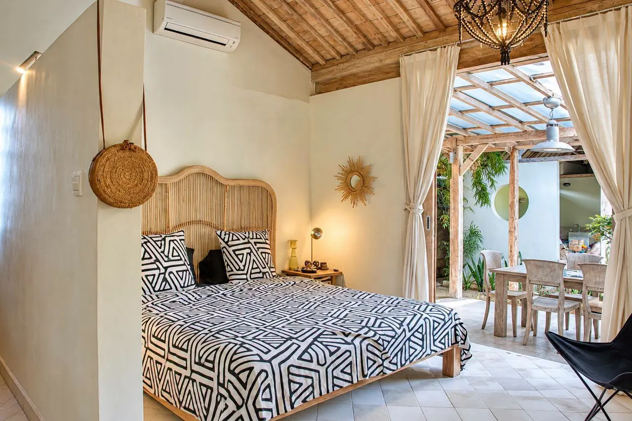 4 bedroom villa with private pool, close to cafés and lifestyle destinations