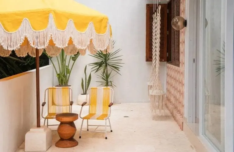 3 bedroom villa with private pool, close to cafés and beaches