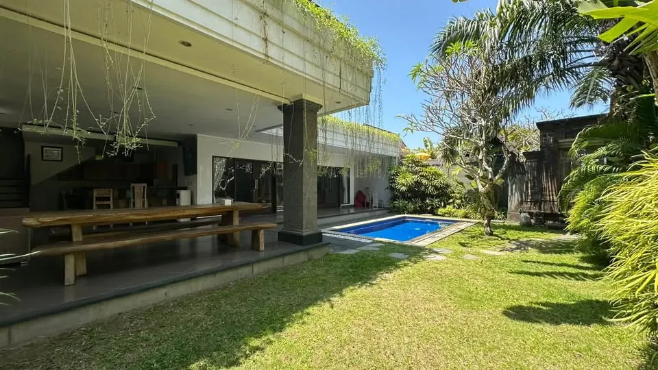 3 bedroom villa with pool and garden, 6 minutes from beach