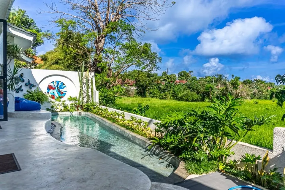 2 bedroom villa with private pool, close to beaches and shops