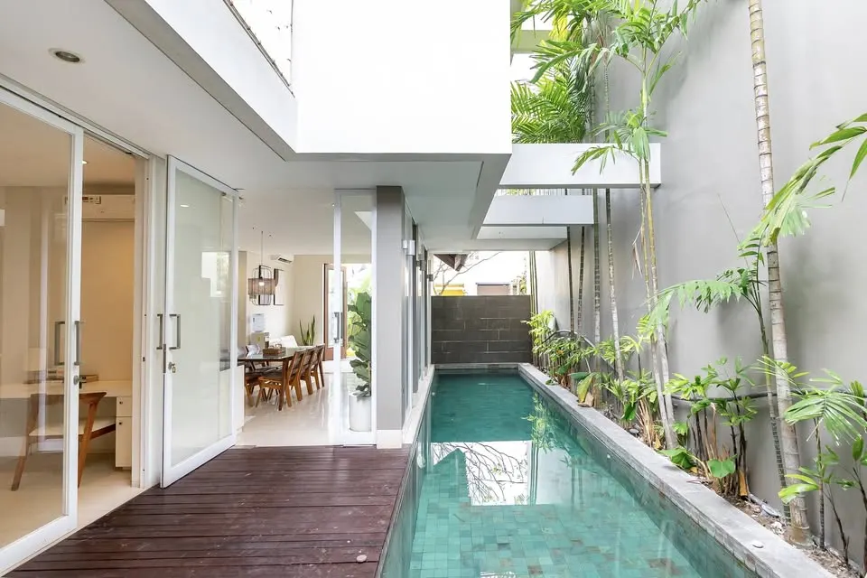 3 bedroom villa with rooftop sunset view, walking distance to restaurants and shops