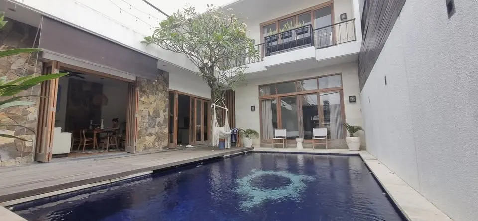 3 bedroom villa with private pool, close to beach and amenities