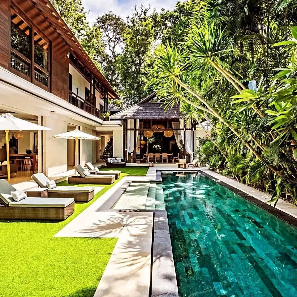 5 bedroom villa with private infinity pool