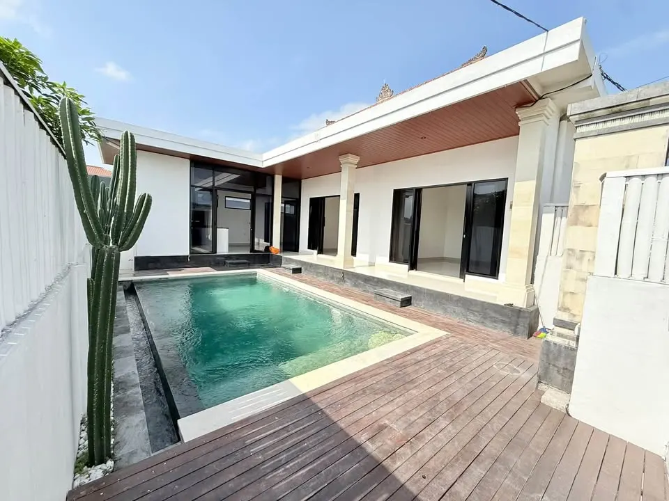 2 bedroom villa with enclosed kitchen, six minutes from Echo Beach
