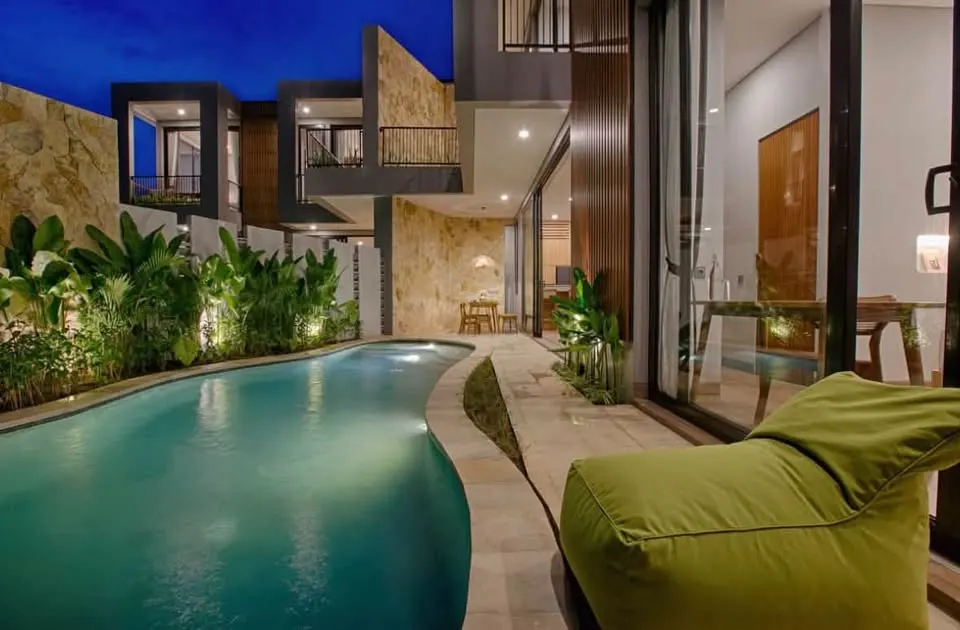3 bedroom villa with private pool, walking distance to cafes