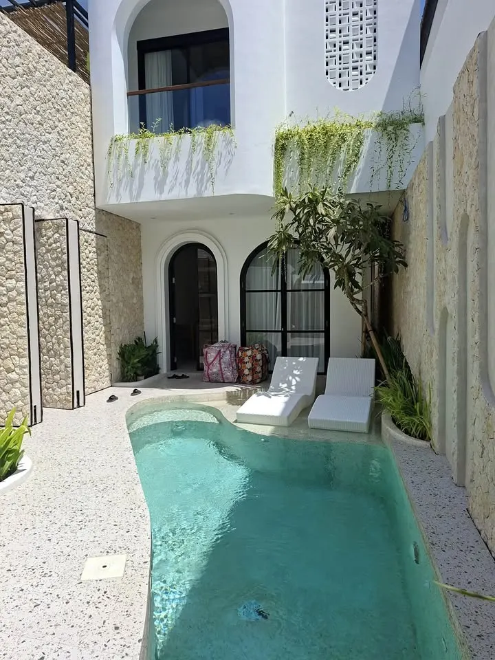 3 bedroom villa with pool and rooftop sunset views, in Umalas Bumbak