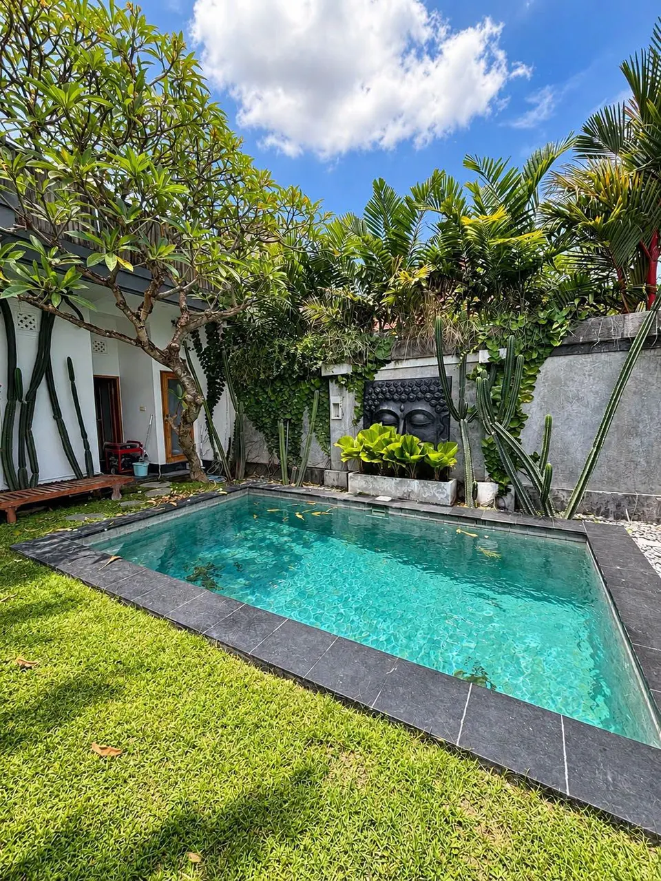 3 bedroom villa with spacious land area, close to cafés and lifestyle destinations