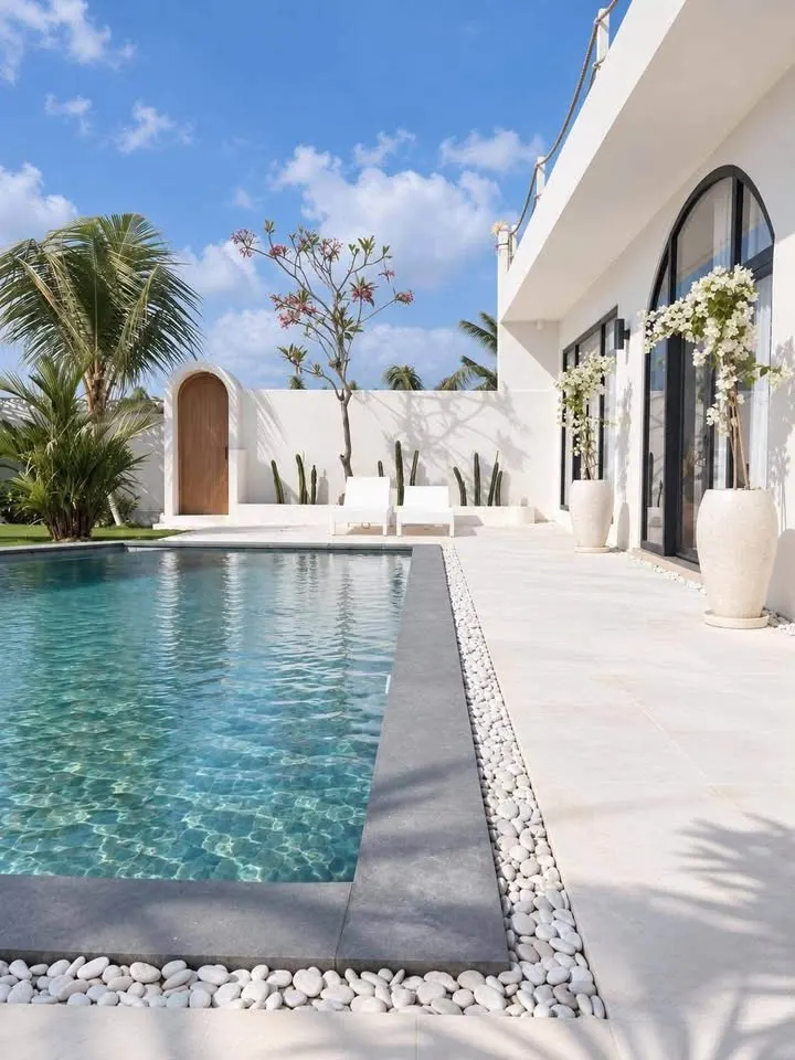 2 bedroom villa with private pool, minutes from the beach