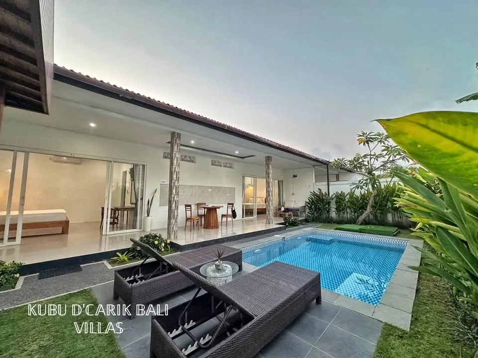 2 bedroom villa with private pool, near shops and cafes