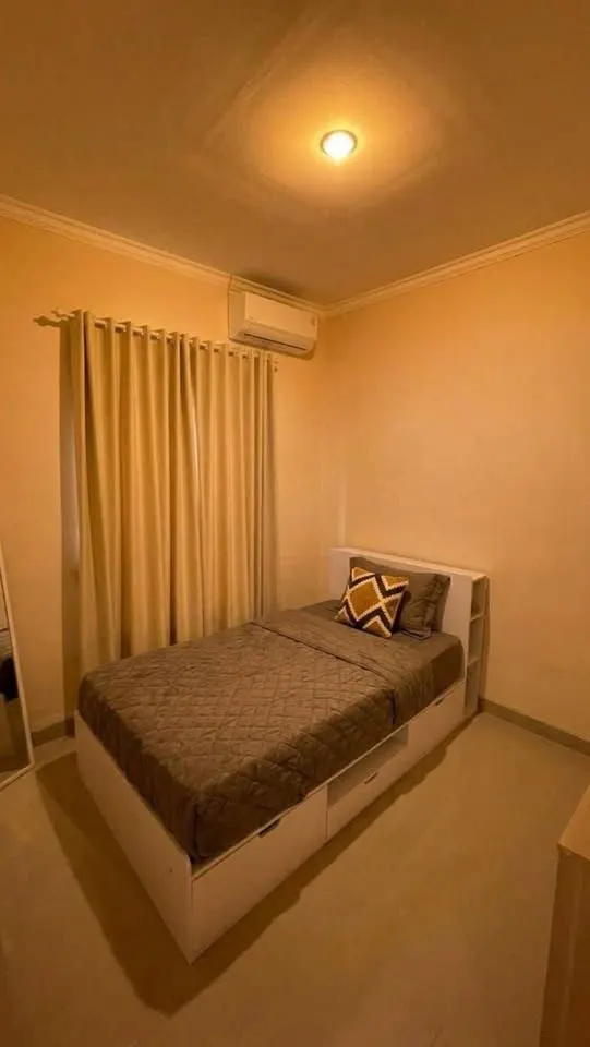 2 bedroom house with private parking