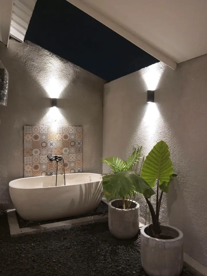 1 bedroom apartment with private car parking