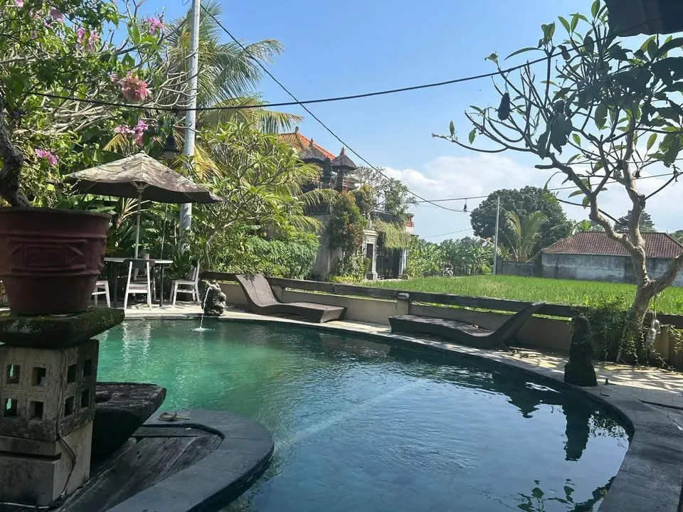 Room in a guesthouse with private bathroom, peaceful garden