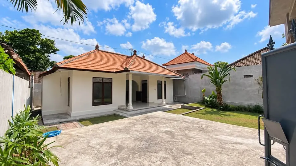 2 bedroom house with wide garden, Kerobokan