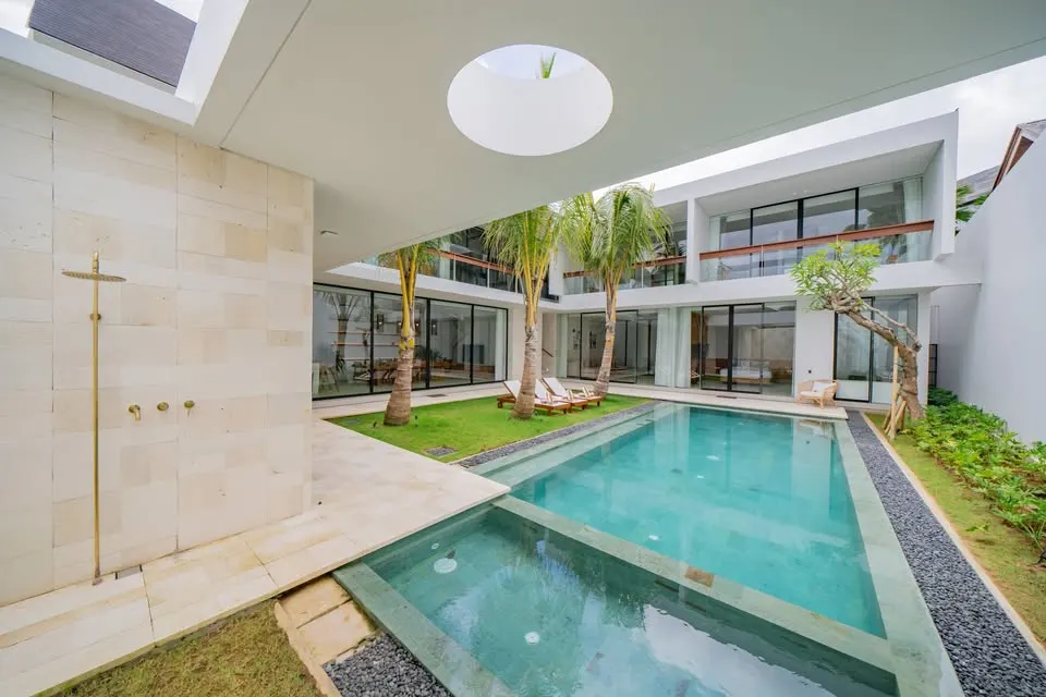 4 bedroom villa with private pool, beach side